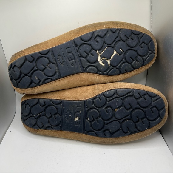 Women’s UGG Moccasins Size 9 - Picture 10 of 10